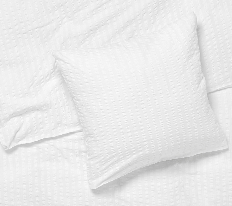 JUNA Bæk og Bølge sengetøj hvid miljøbillede