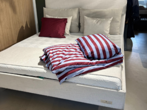 Carpe Diem Hallsö | Udstillingsseng m/gavl